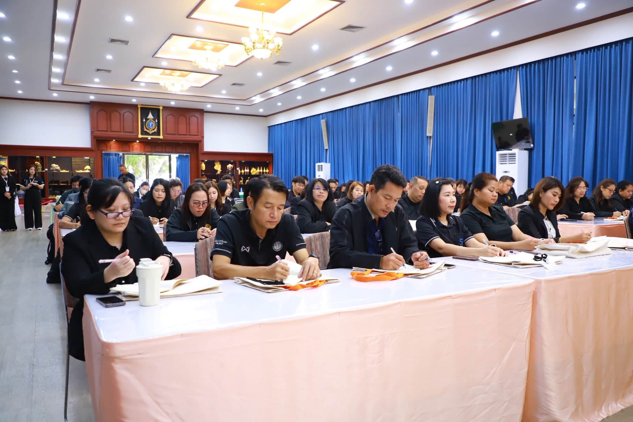 title - รองเลขาธิการ ส.ป.ก. เปิดอบรมหลักสูตร นปต. รุ่นที่ 8 ดันข้าราชการเปลี่ยนบทบาทสู่ “ผู้นำทีม” พร้อมขับเคลื่อนยุทธศาสตร์ชาติ